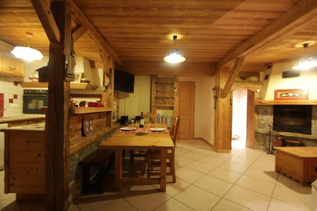 Appartement Cozy Dans Chalet 6 Pers Voiture 4 Roues Motrice A Dispo La Clusaz Esterno foto